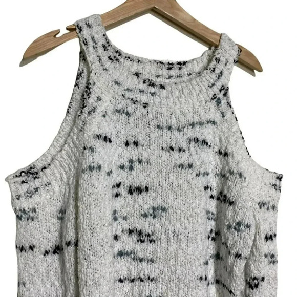 Design Lab Lord & Taylor L white with black cold shoulder‎ sweater - Picture 2 of 6